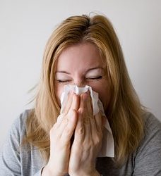 熱はないのに鼻水が？アレルギーが原因かも！
