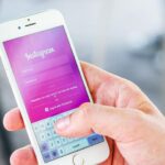 「彼が浮気しているかも」うまくスマホを覗き見る方法3選！うまく問い詰めるコツも紹介