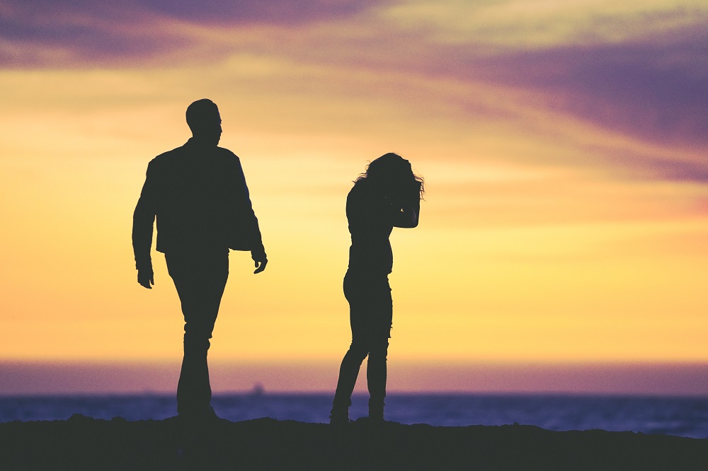 40代の男女が離婚する原因とは？離婚すべきか迷った時にすべきことを解説
