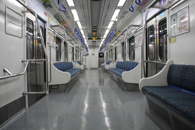 「毎朝電車で見かける」「部署が違う異性」と接点を作ってアプローチする方法！