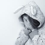 感情が高ぶって涙が止まらない…理由や対処法を紹介