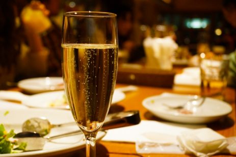 夢占い－酒・アルコールの夢は何を意味するのか？