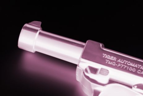 銃が暴発する夢