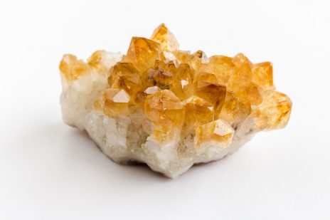 陽気なパワーで気持ちを明るくしてくれるパワーストーン「シトリン」
