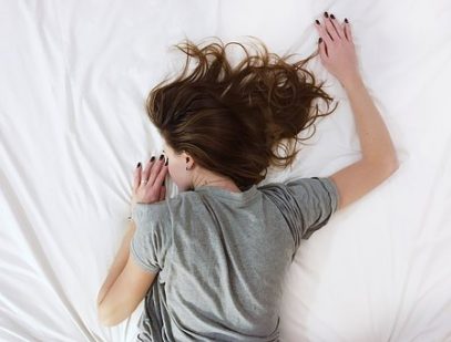 いつまでも眠たい？睡眠環境を整えましょう！