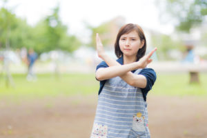「もうウンザリ！」職場で悪口を言う同僚から身を守る方法