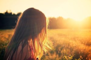 人に悩みを相談できない心理、性格を解決する方法