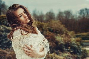 人に悩みを相談できない心理、性格を解決する方法
