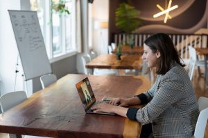 彼となかなか会えなくて寂しい！一緒に楽しめるオンラインデートのススメ