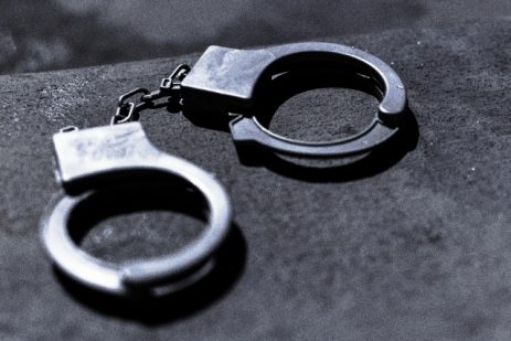 警察に捕まる・逮捕される夢
