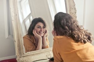 おうち時間を充実させる！最近気持ちが落ち込んでいる人のための新しい習慣