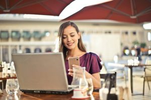 おうち時間を充実させる！最近気持ちが落ち込んでいる人のための新しい習慣