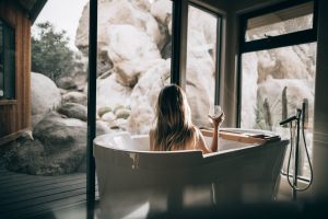 夏だからってシャワーで済ませてない？湯船に浸かることの驚くべき効果